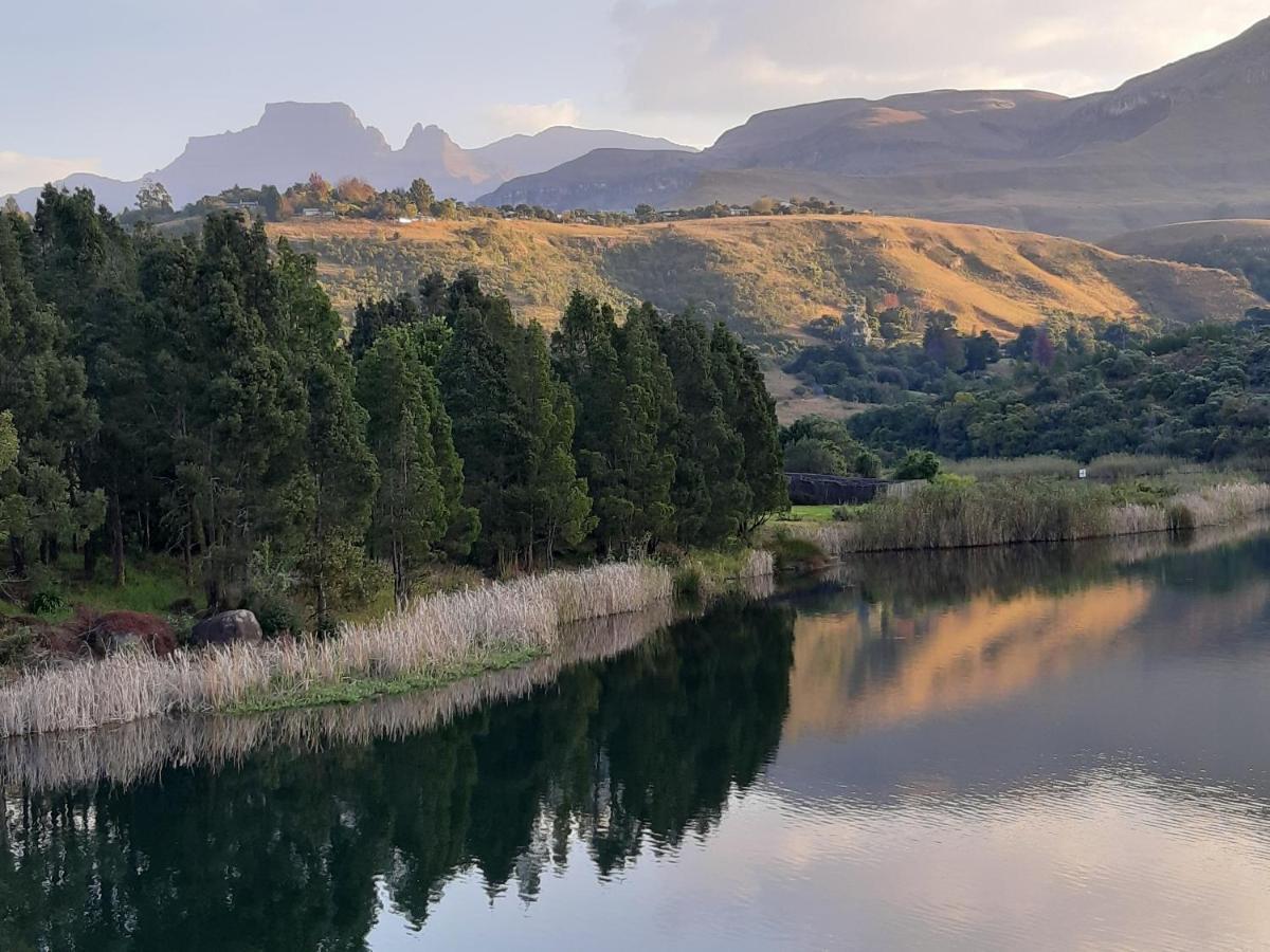 Honeysuckle Clarens Hotell Eksteriør bilde